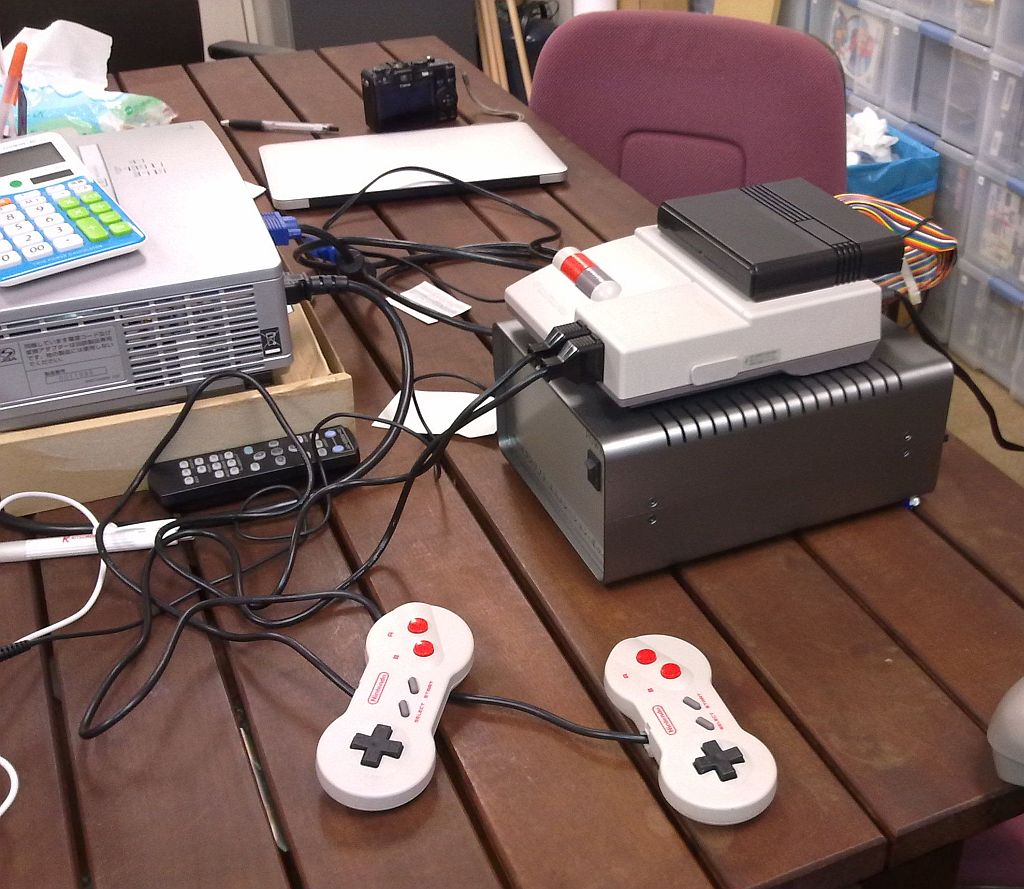 Erityisesti arkistoa varten tehty Famicom-emulaattori.